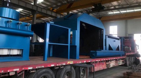 湖北荊門客戶定制的Q6932鋼板型材拋丸機(jī)裝車發(fā)貨